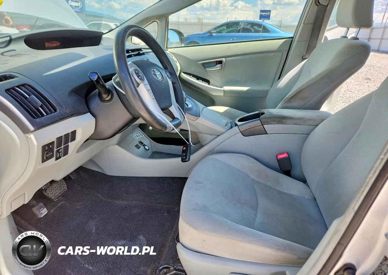 2013 Toyota Prius Two VIN:JTDKN3DU5D5676297 - 7