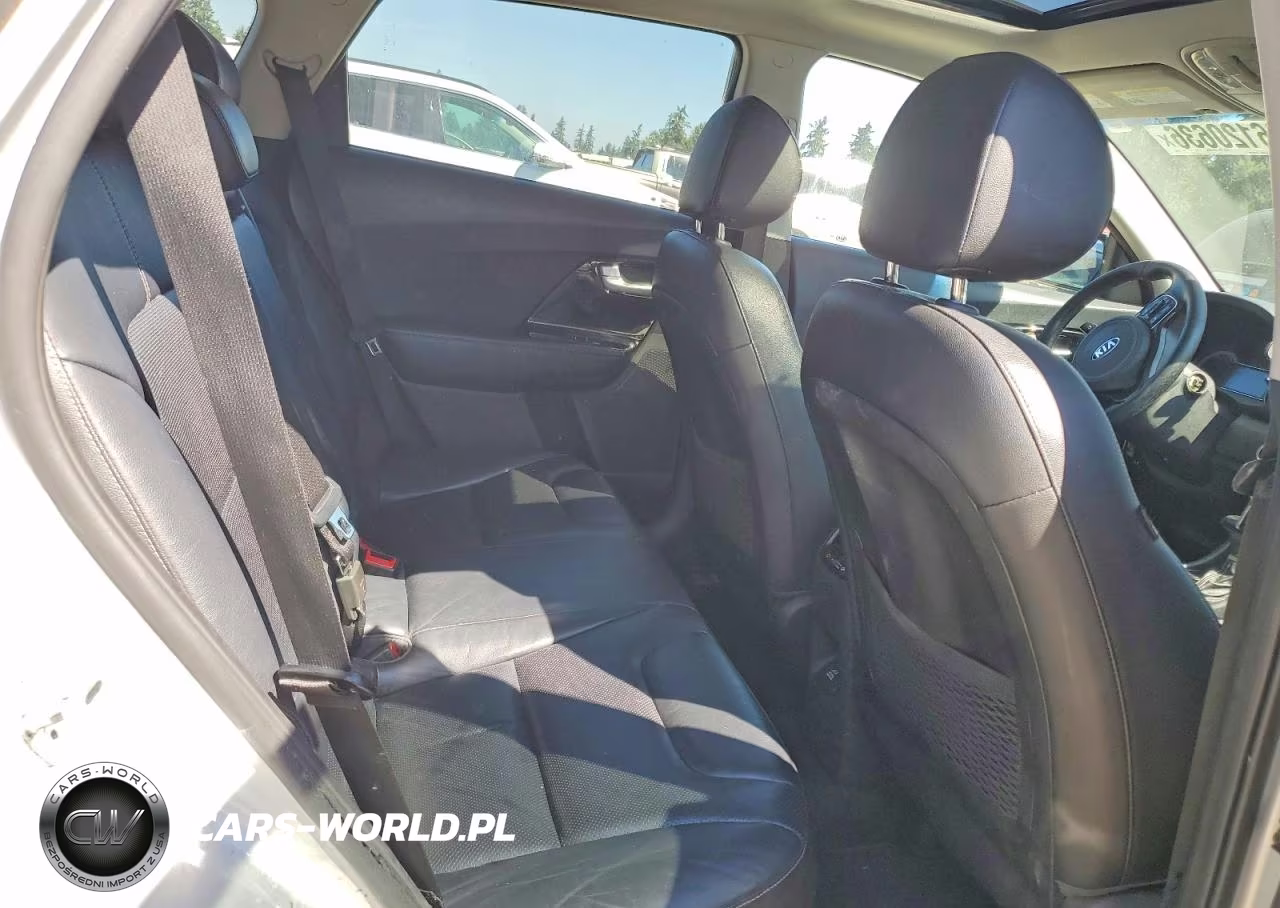 2018 Kia Niro Touring VIN:KNDCE3LC3J5170508 - 10