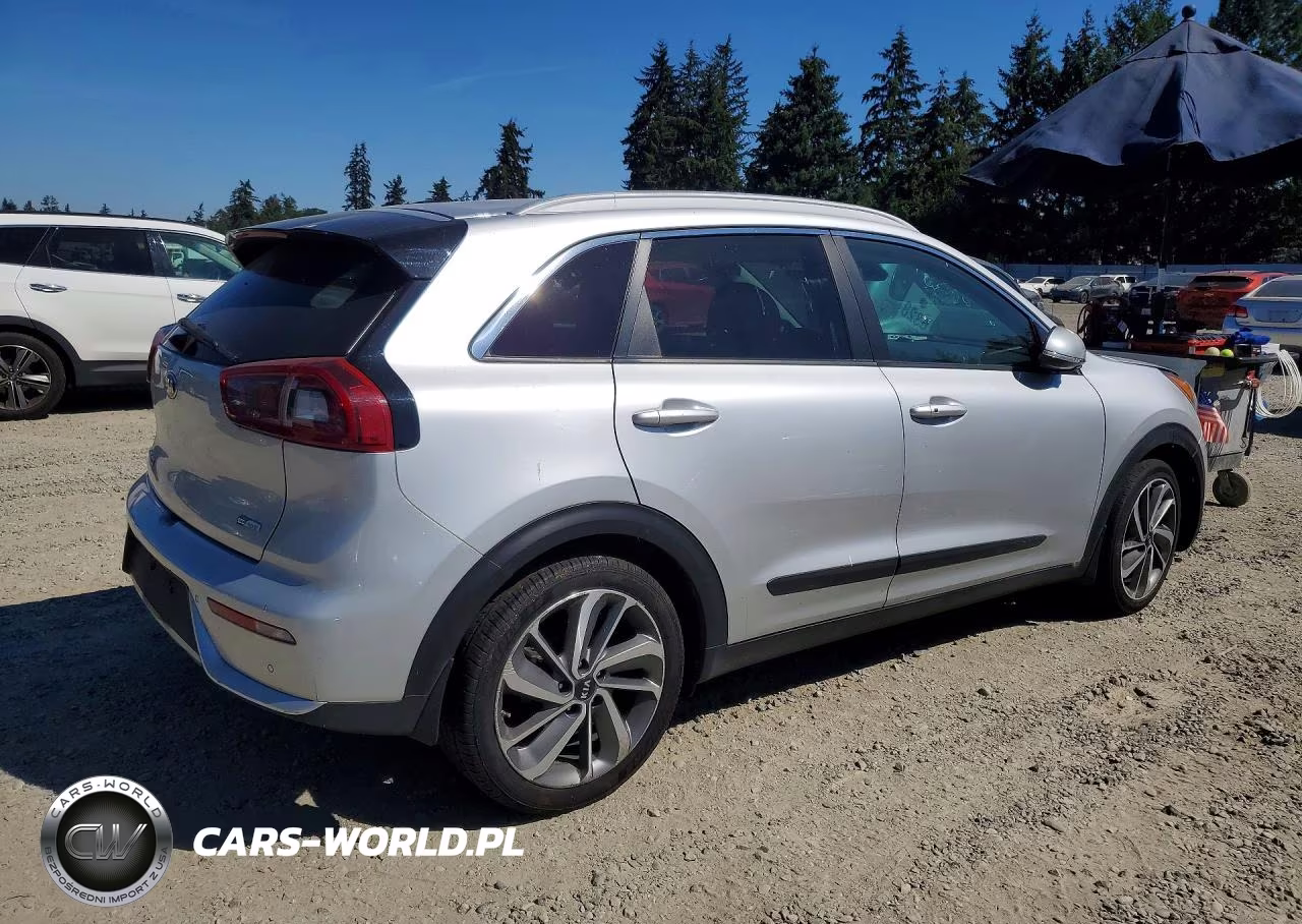 2018 Kia Niro Touring VIN:KNDCE3LC3J5170508 - 3