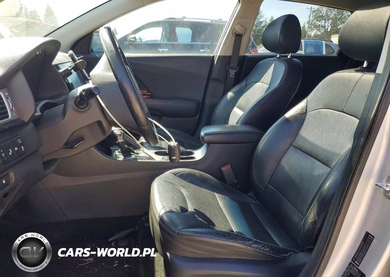 2018 Kia Niro Touring VIN:KNDCE3LC3J5170508 - 7