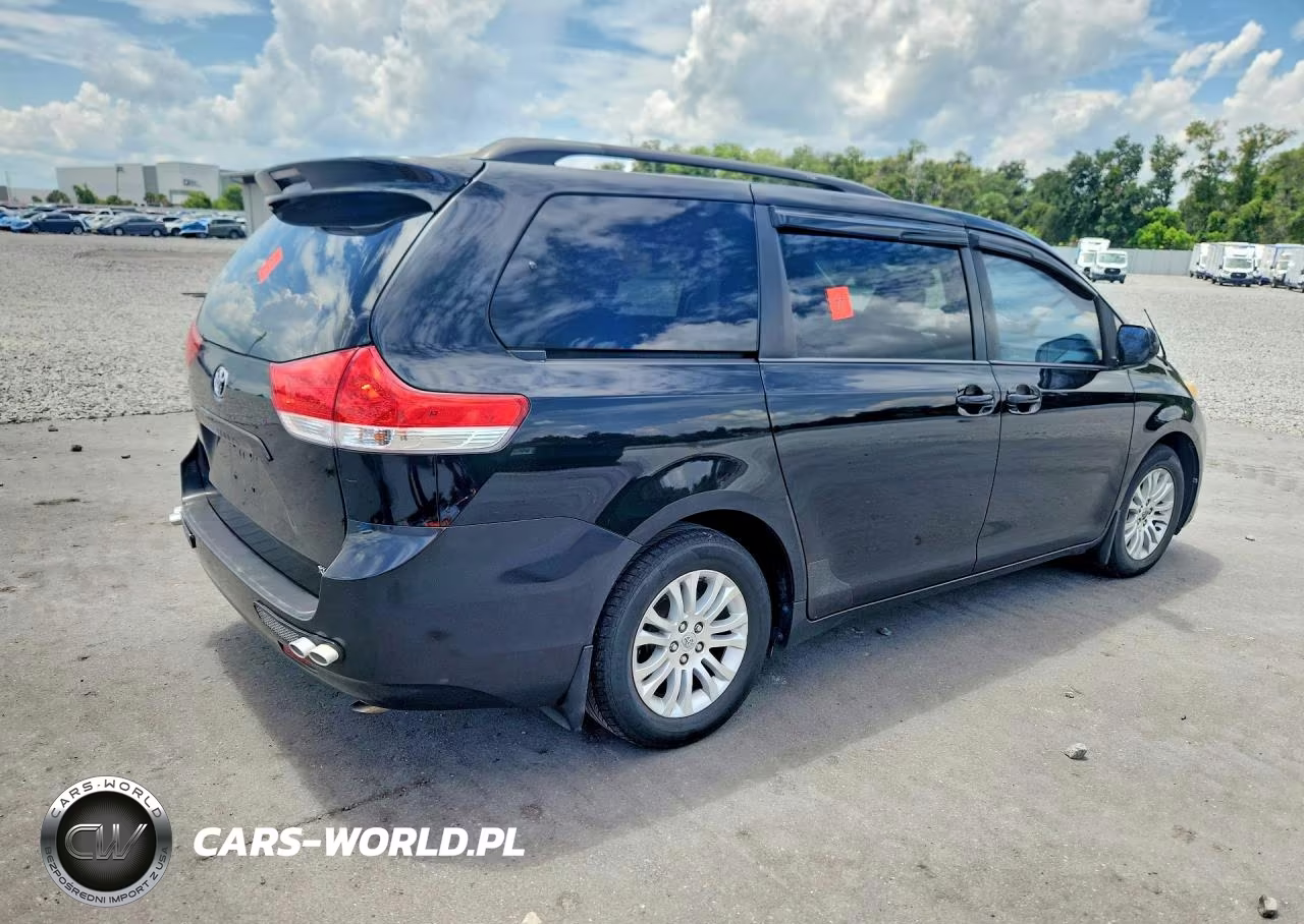 2013 Toyota Sienna Xle 8-Passenger VIN:5TDYK3DCXDS343307 - 3