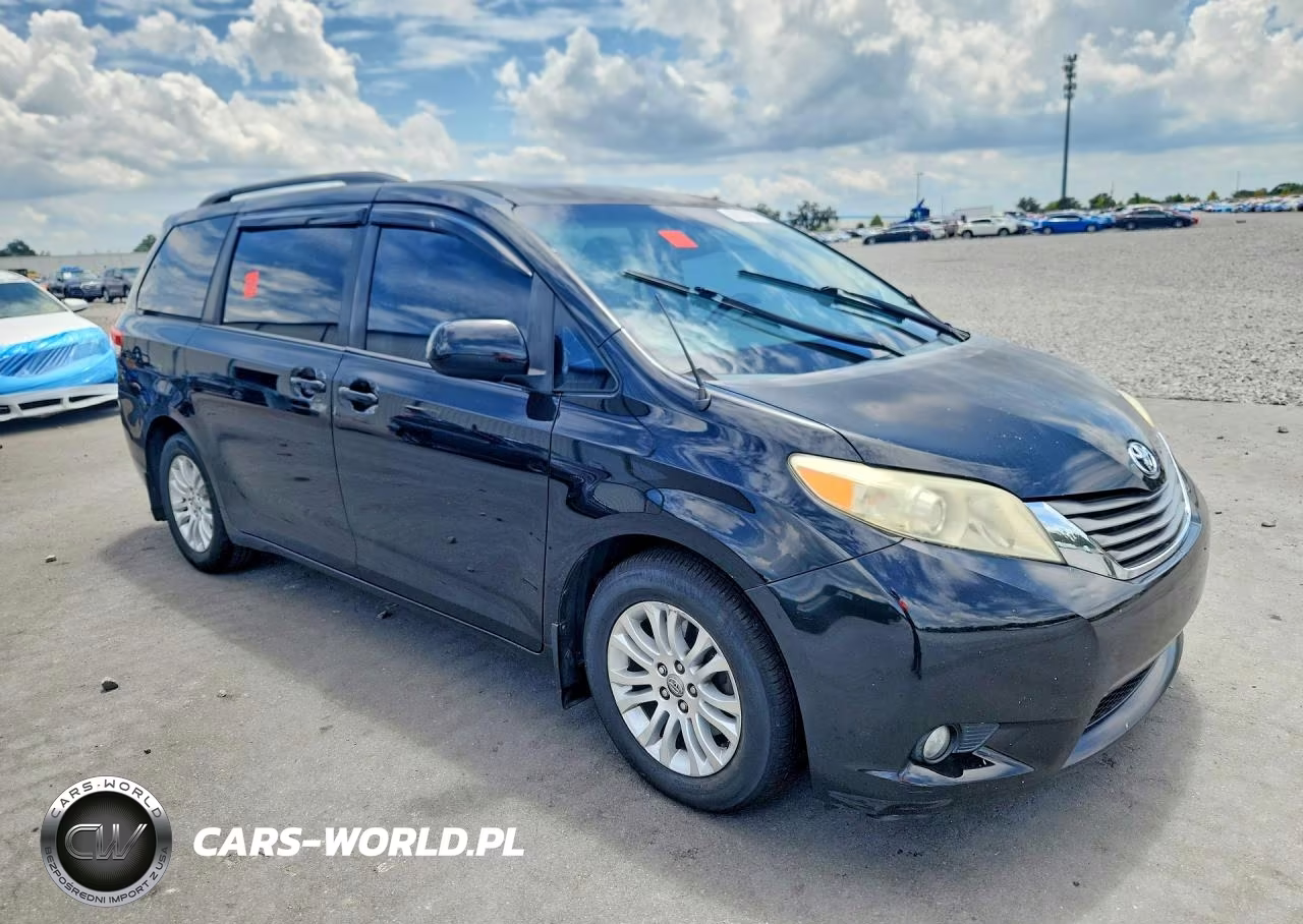 2013 Toyota Sienna Xle 8-Passenger VIN:5TDYK3DCXDS343307 - 4