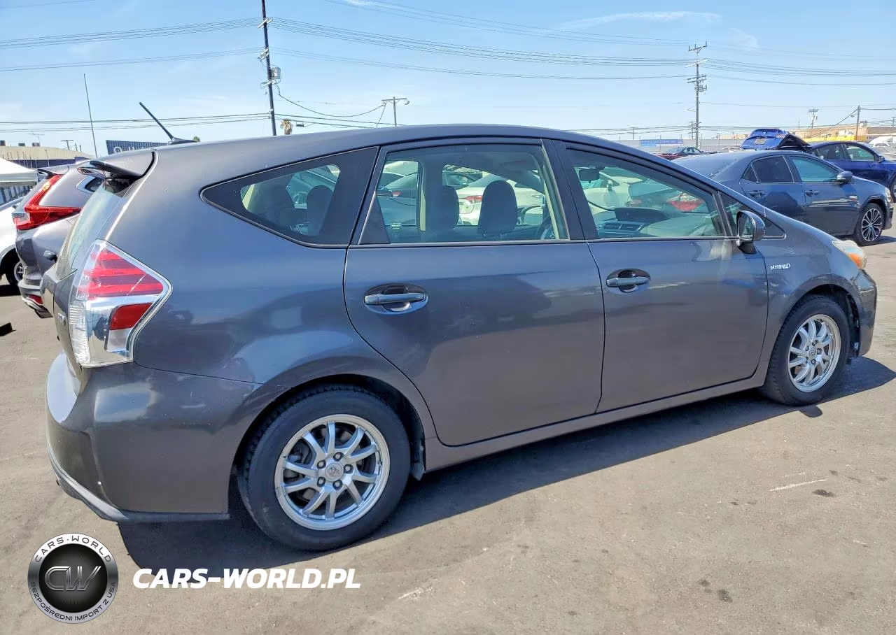 2015 Toyota Prius V Three VIN:JTDZN3EUXFJ031698 - 3