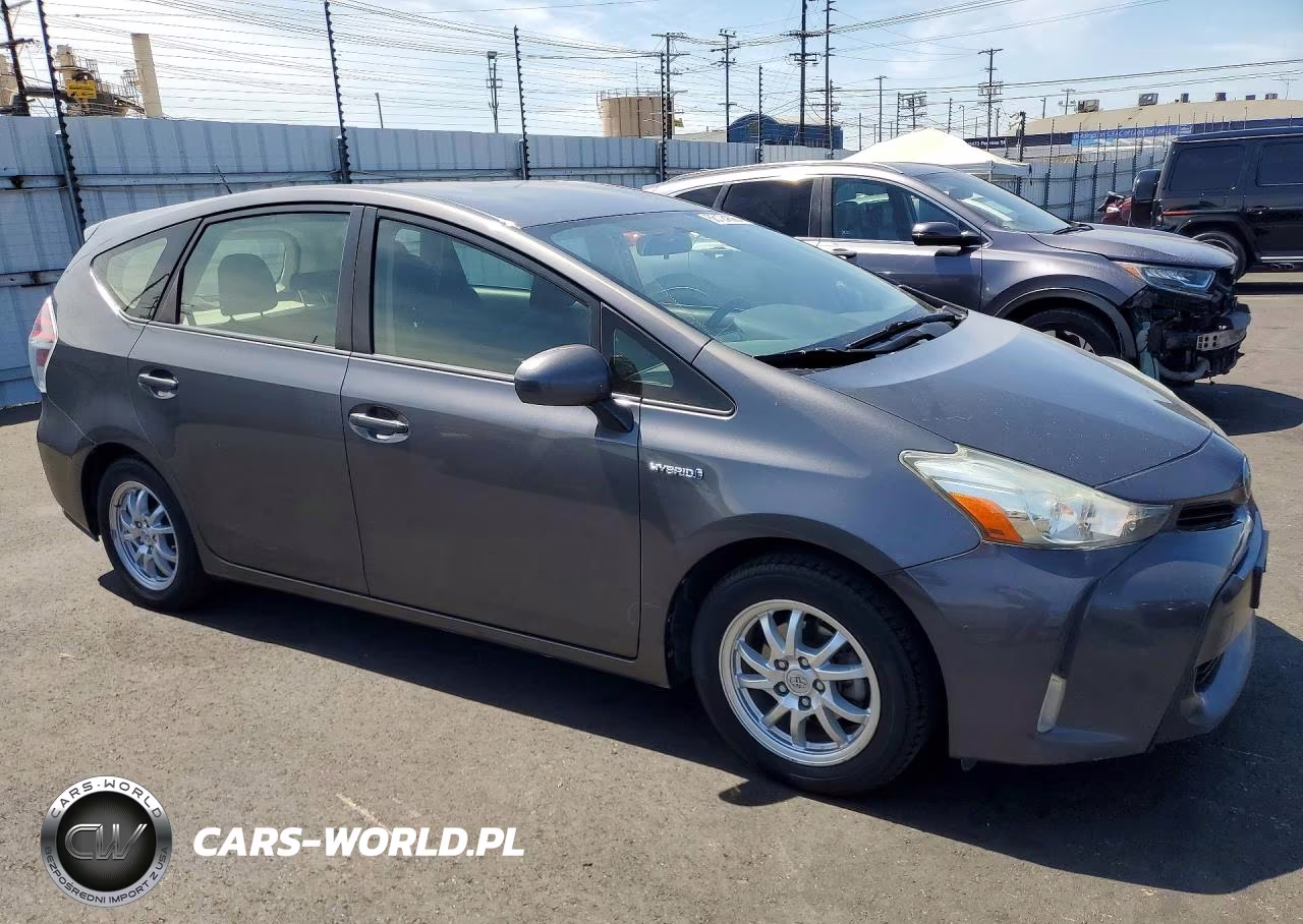 2015 Toyota Prius V Three VIN:JTDZN3EUXFJ031698 - 4