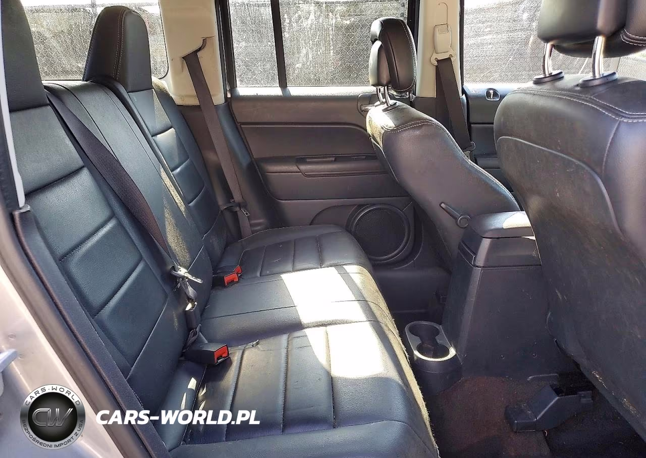 2015 Jeep Patriot Latitude VIN:1C4NJPFA0FD318567 - 10