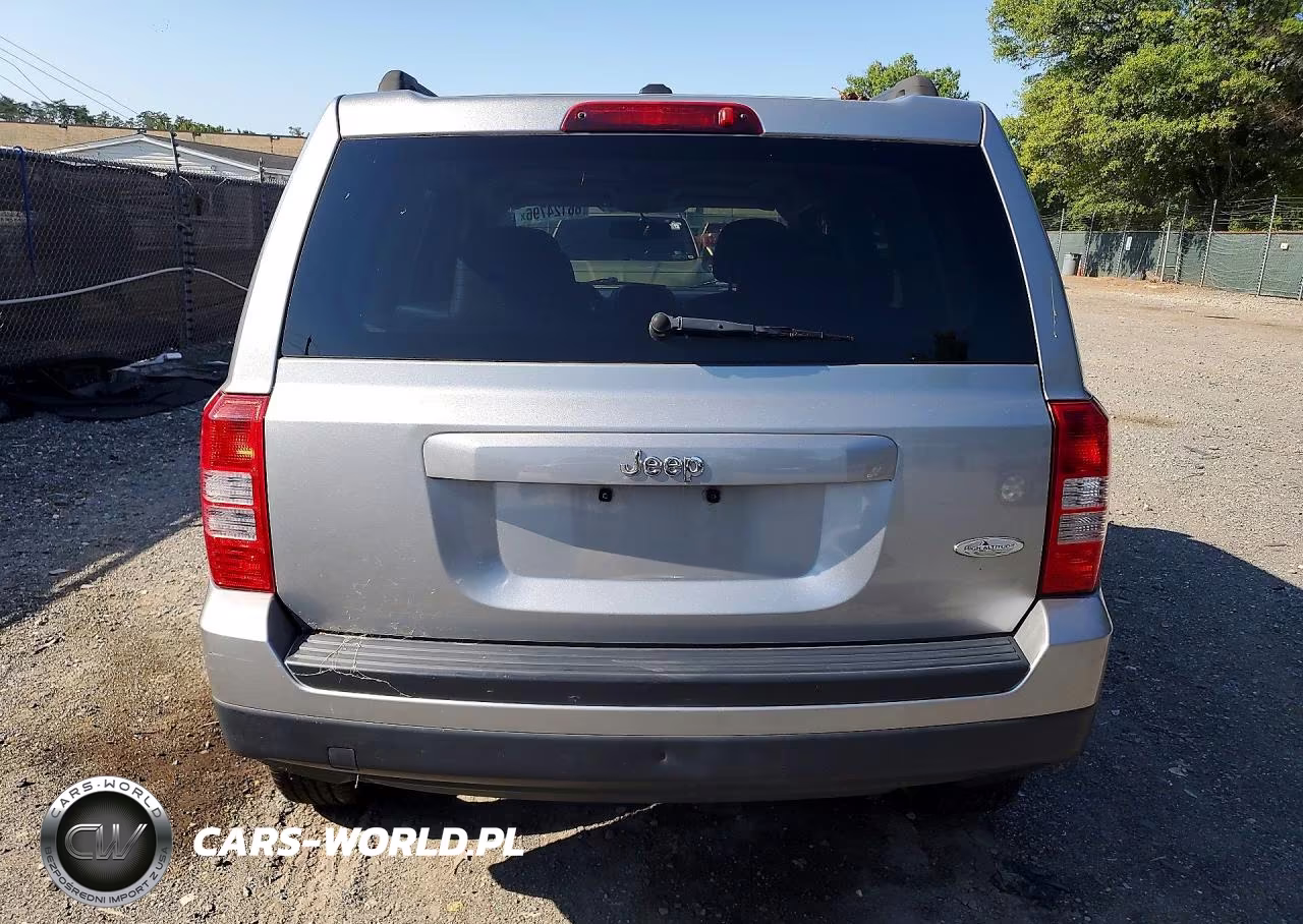 2015 Jeep Patriot Latitude VIN:1C4NJPFA0FD318567 - 6