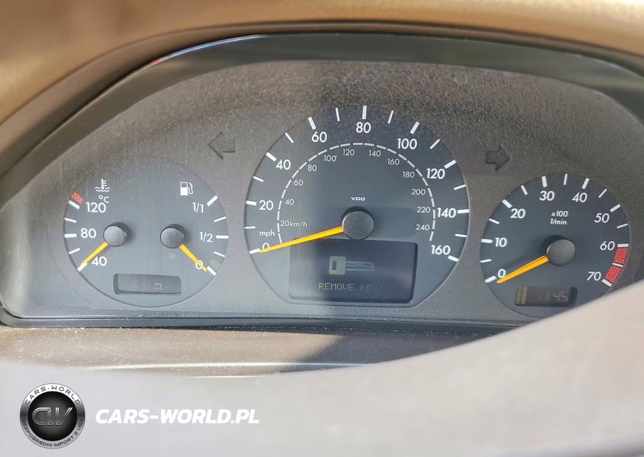 2000 Mercedes-Benz E 320 VIN:WDBJF65J3YB131364 - 9