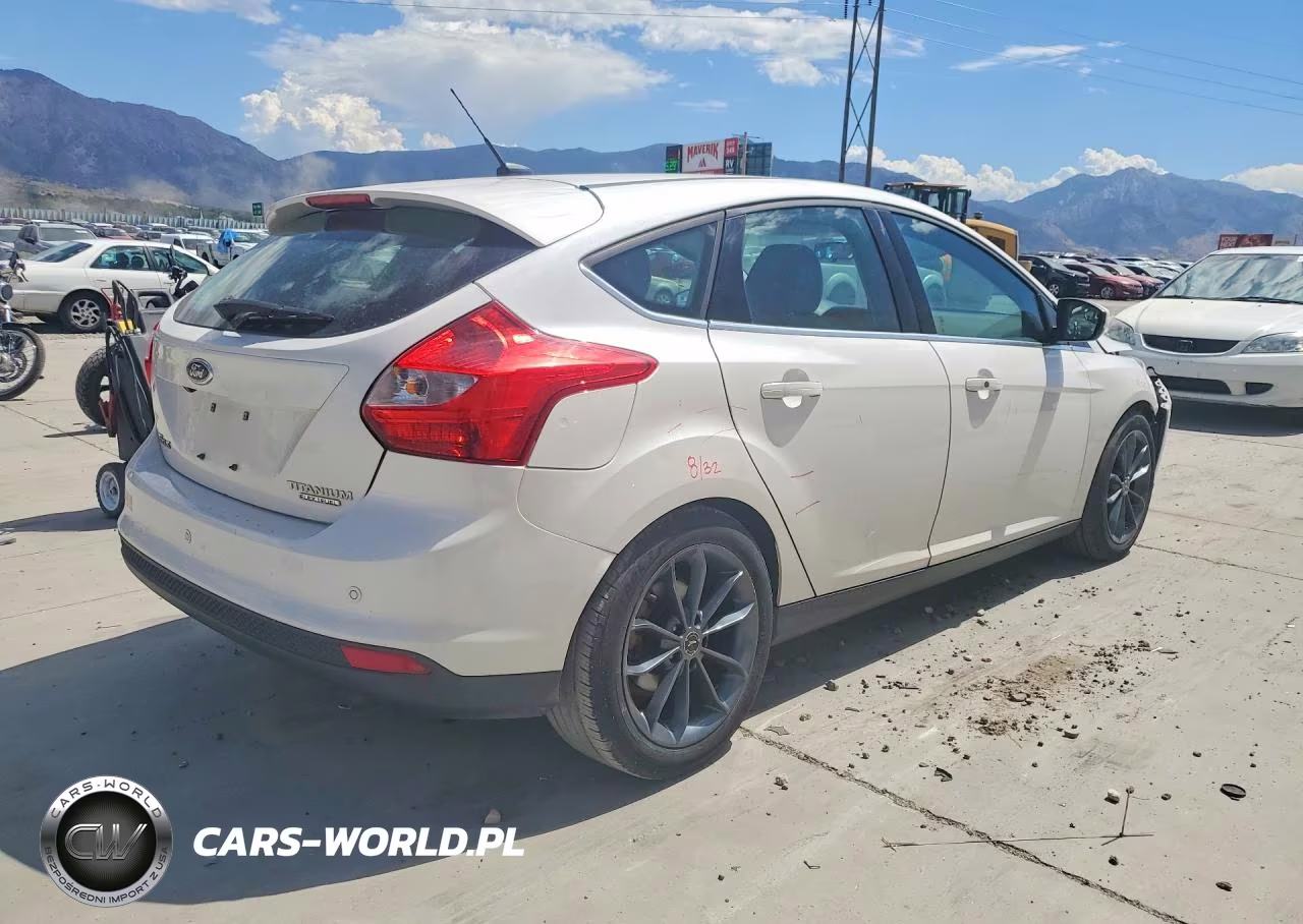 2014 Ford Focus Titanium VIN:1FADP3N28EL149535 - 3