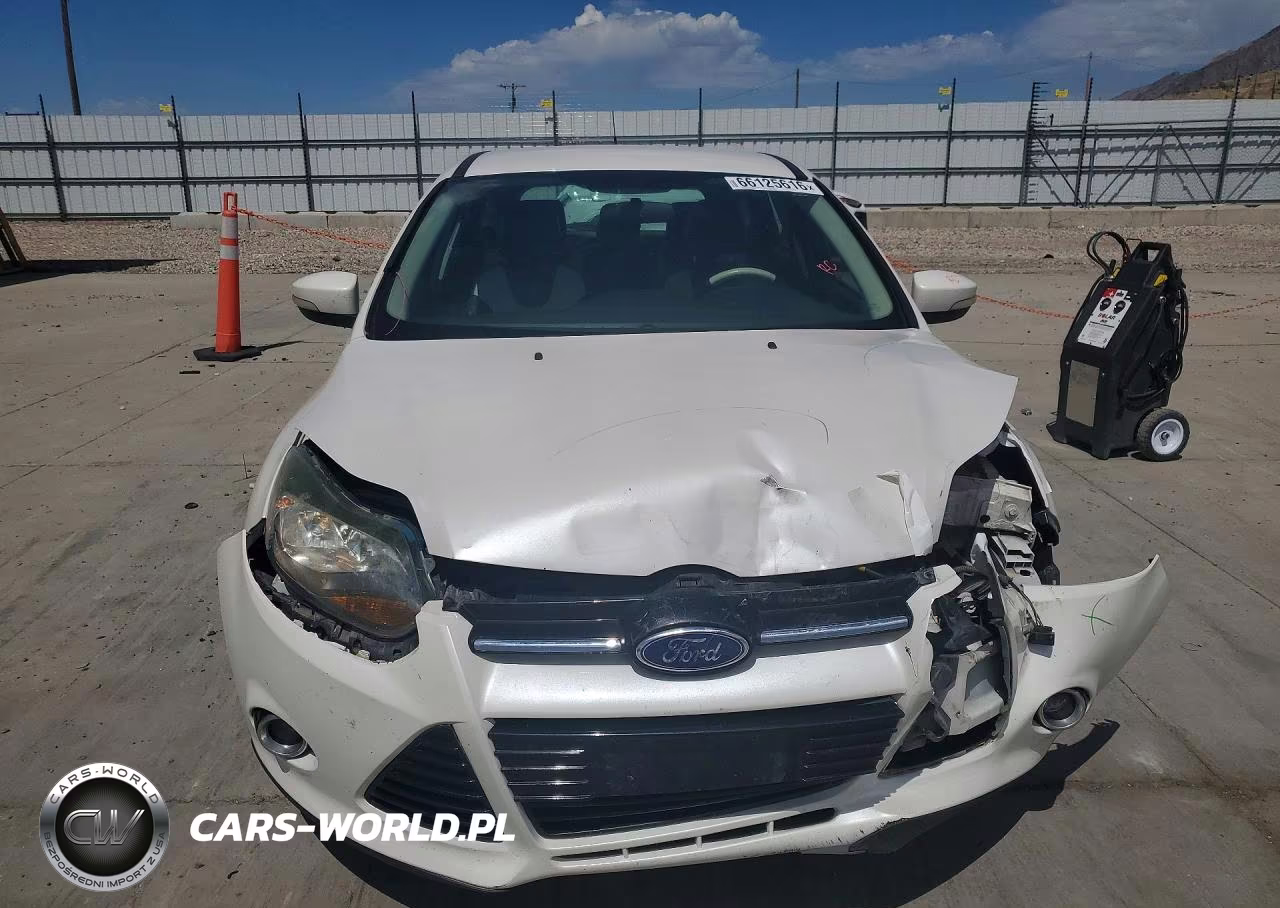 2014 Ford Focus Titanium VIN:1FADP3N28EL149535 - 5
