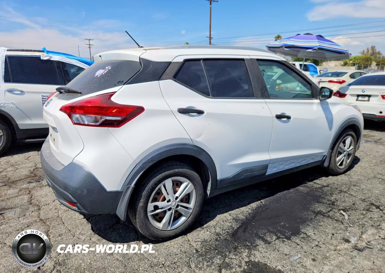 2018 Nissan Kicks S VIN:3N1CP5CU2JL523225 - 3