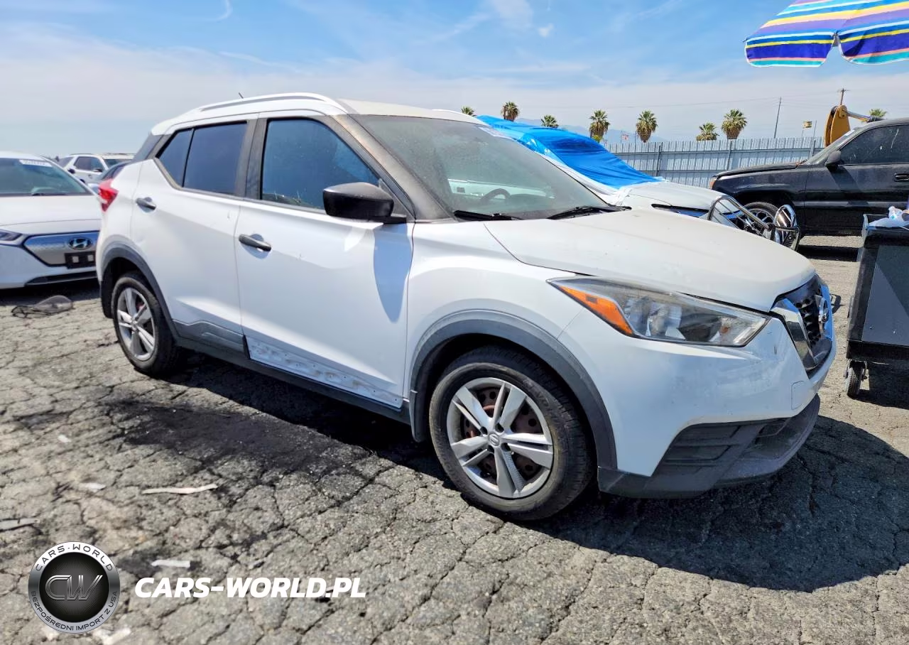 2018 Nissan Kicks S VIN:3N1CP5CU2JL523225 - 4