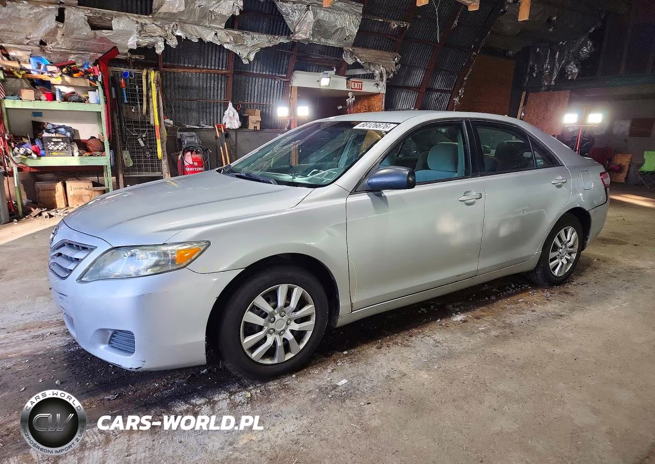 2011 Toyota Camry Le – zdjęcie 1 z 12