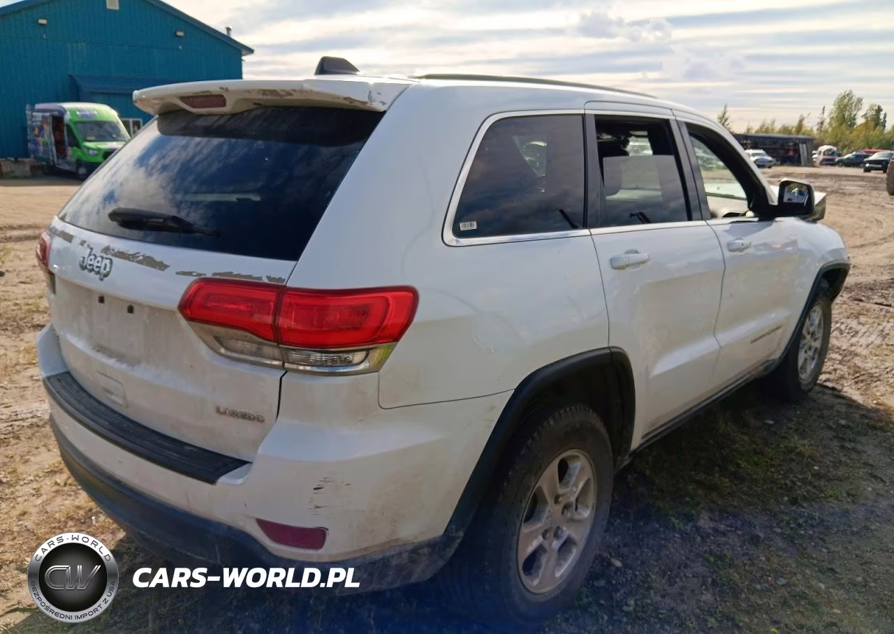 2015 Jeep Grand Cherokee Laredo VIN:1C4RJFAG8FC234249 - 3