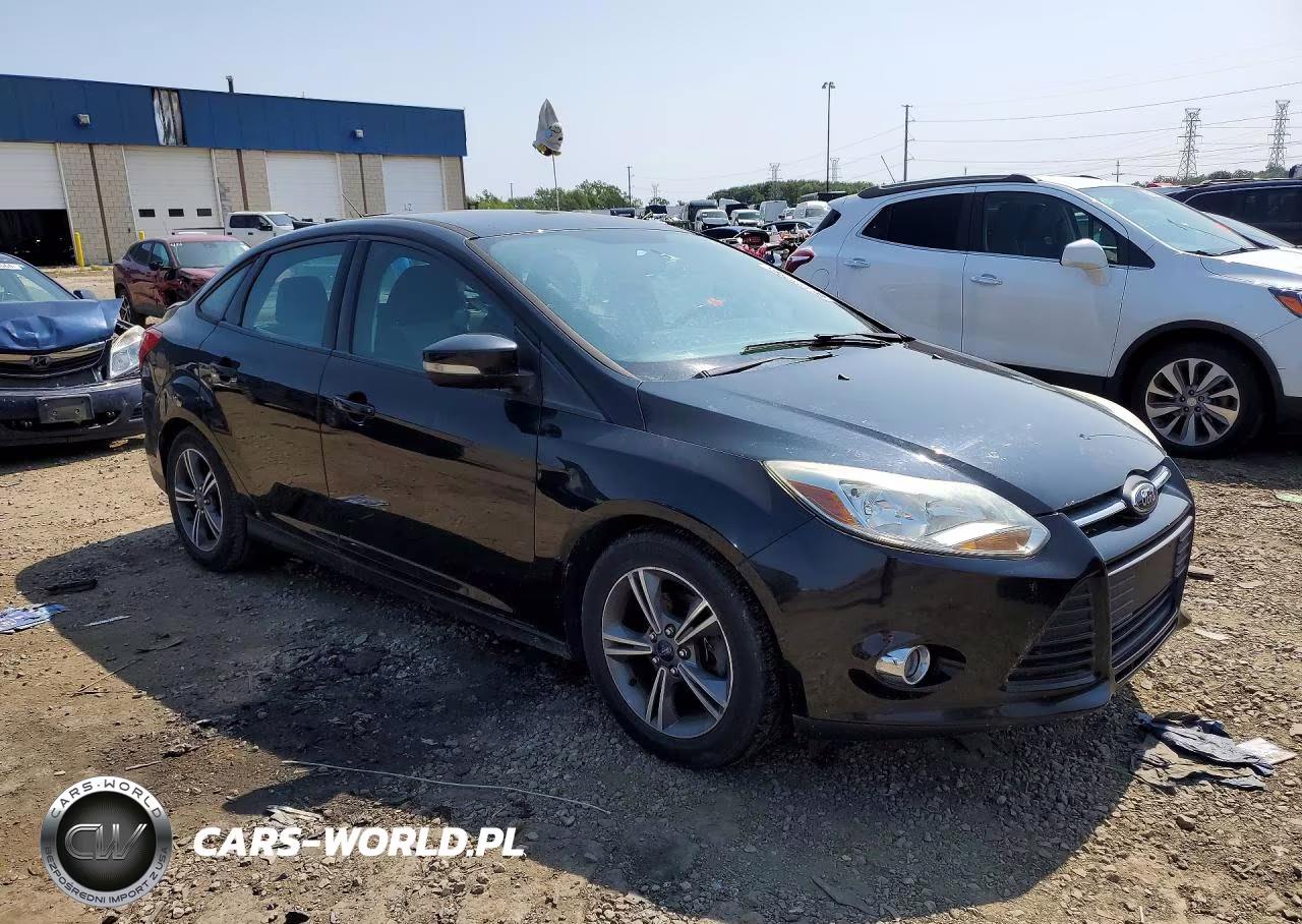 2014 Ford Focus Se VIN:1FADP3F26EL347027 - 4