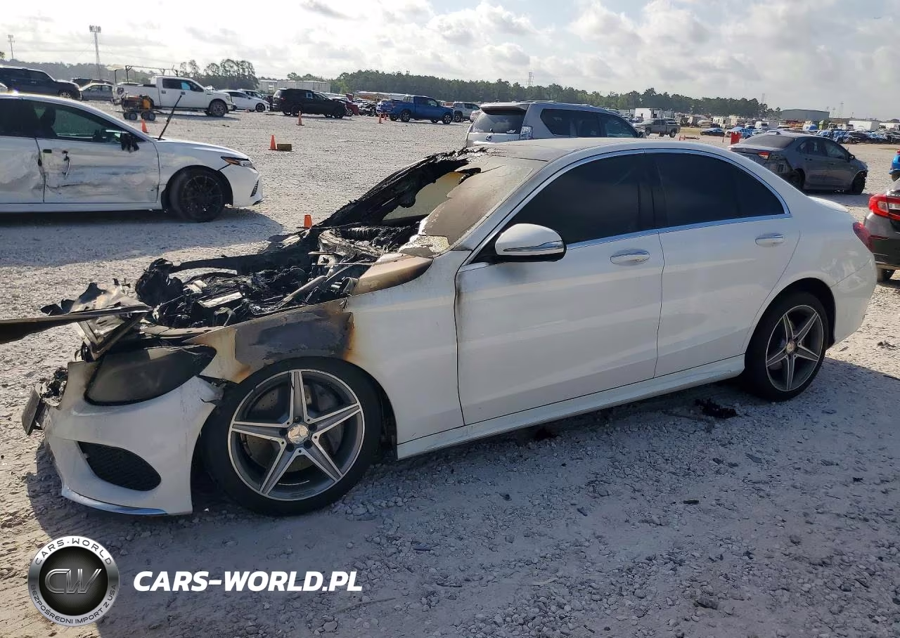 2015 Mercedes-Benz C 300 – zdjęcie 1 z 12
