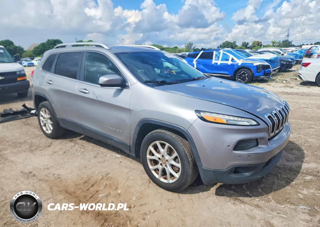 2016 Jeep Cherokee Latitude VIN:1C4PJLCB1GW373937 - 4