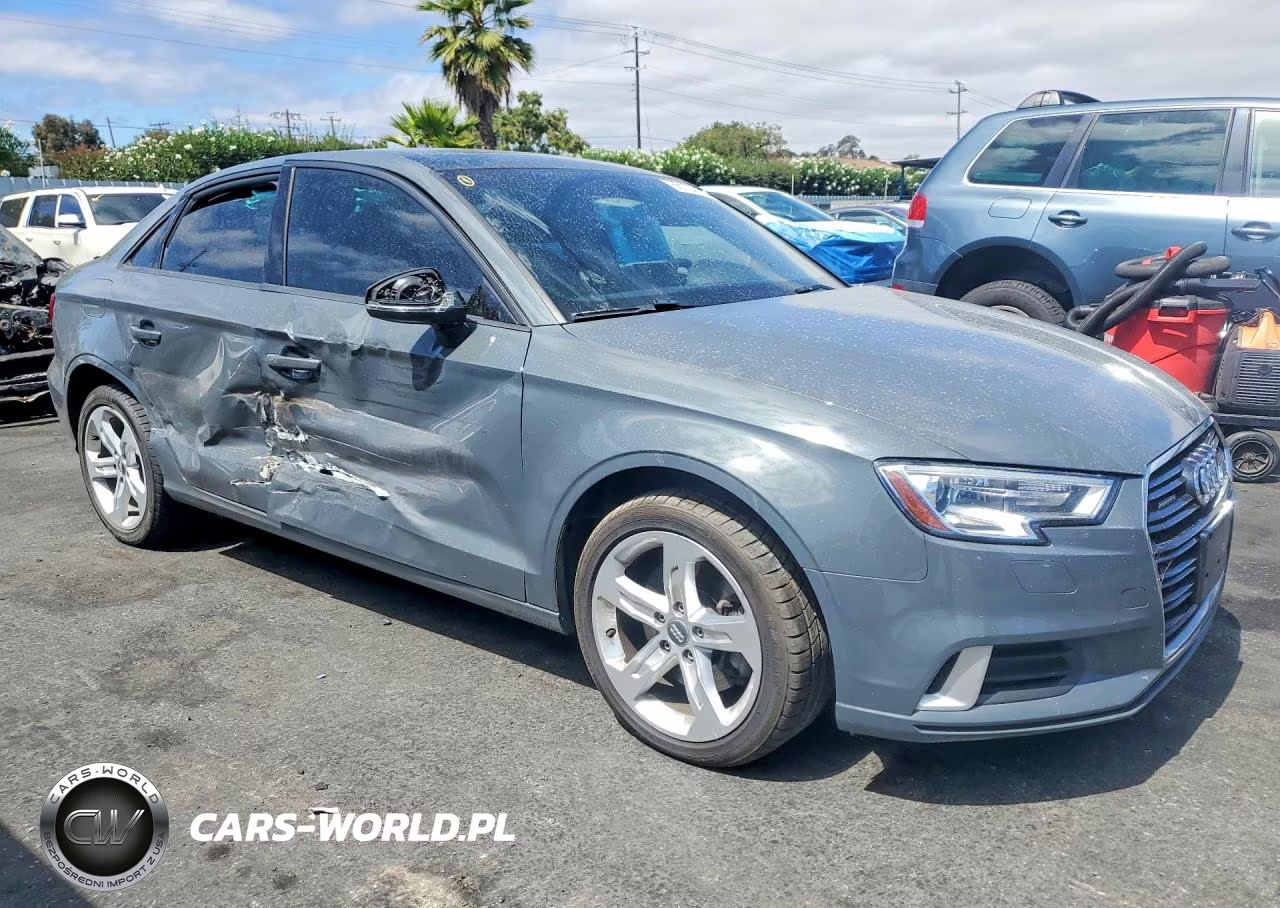2018 Audi A3 Premium VIN:WAUB8GFF4J1026289 - 4