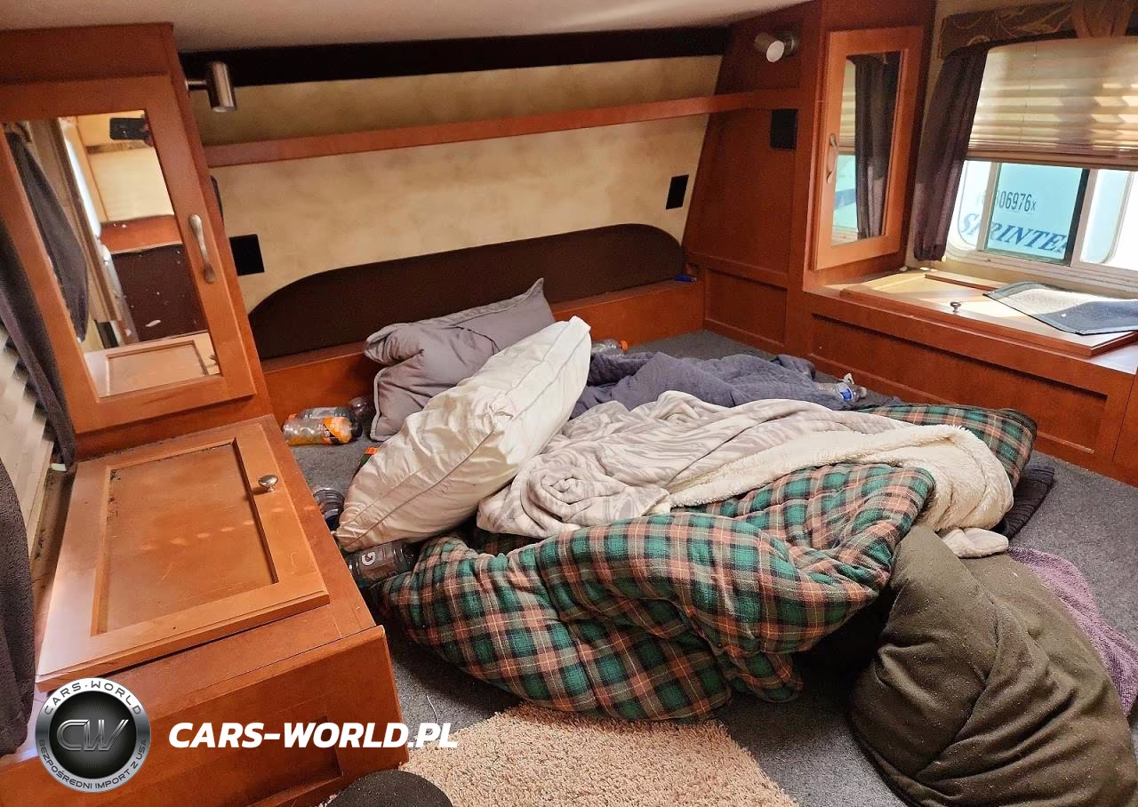 2014 Northwood Arctic Fox Slide-In Camper VIN:1NCN992S3E0111139 - 6
