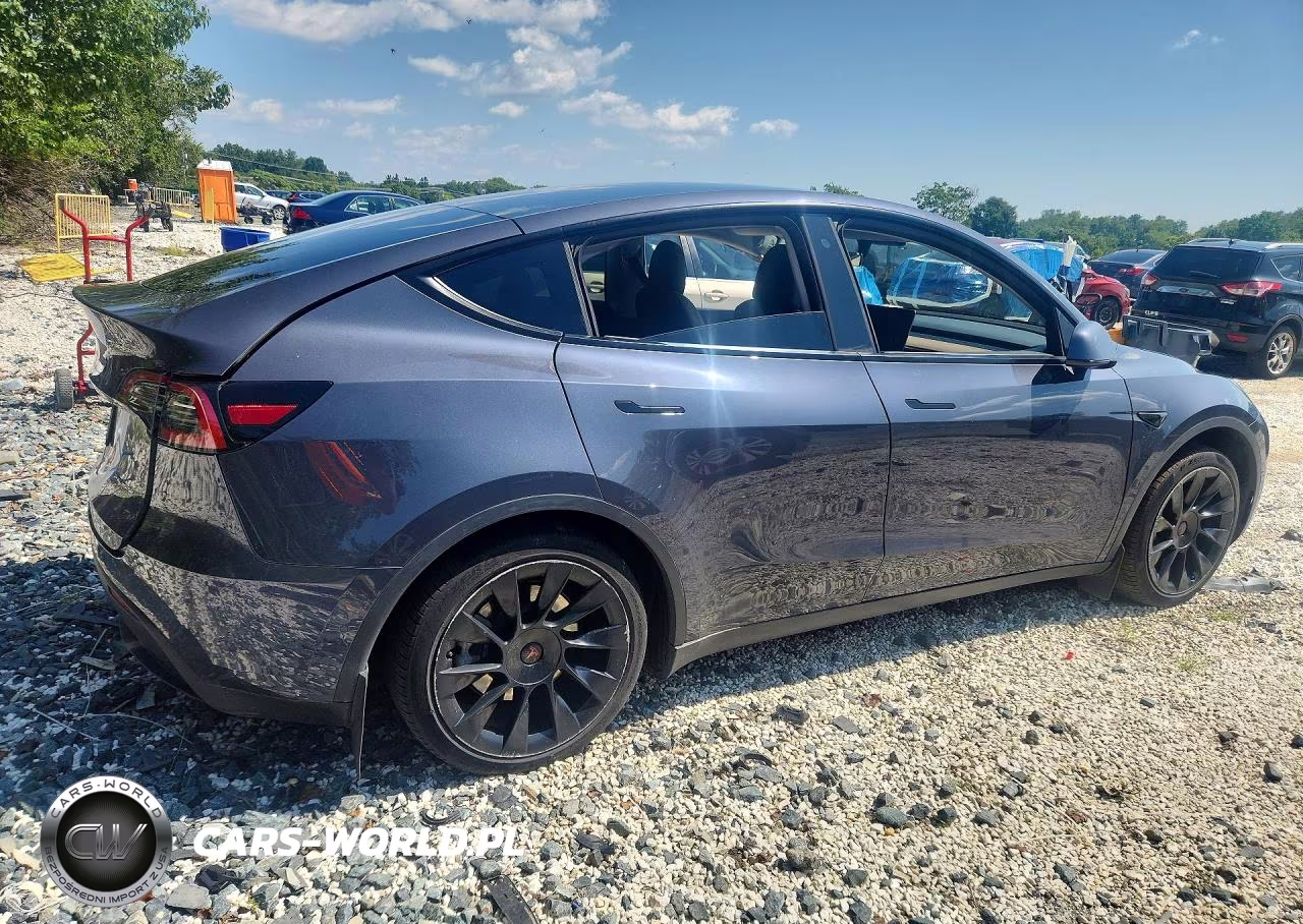 2020 Tesla Model Y VIN:5YJYGDEE9LF045843 - 3