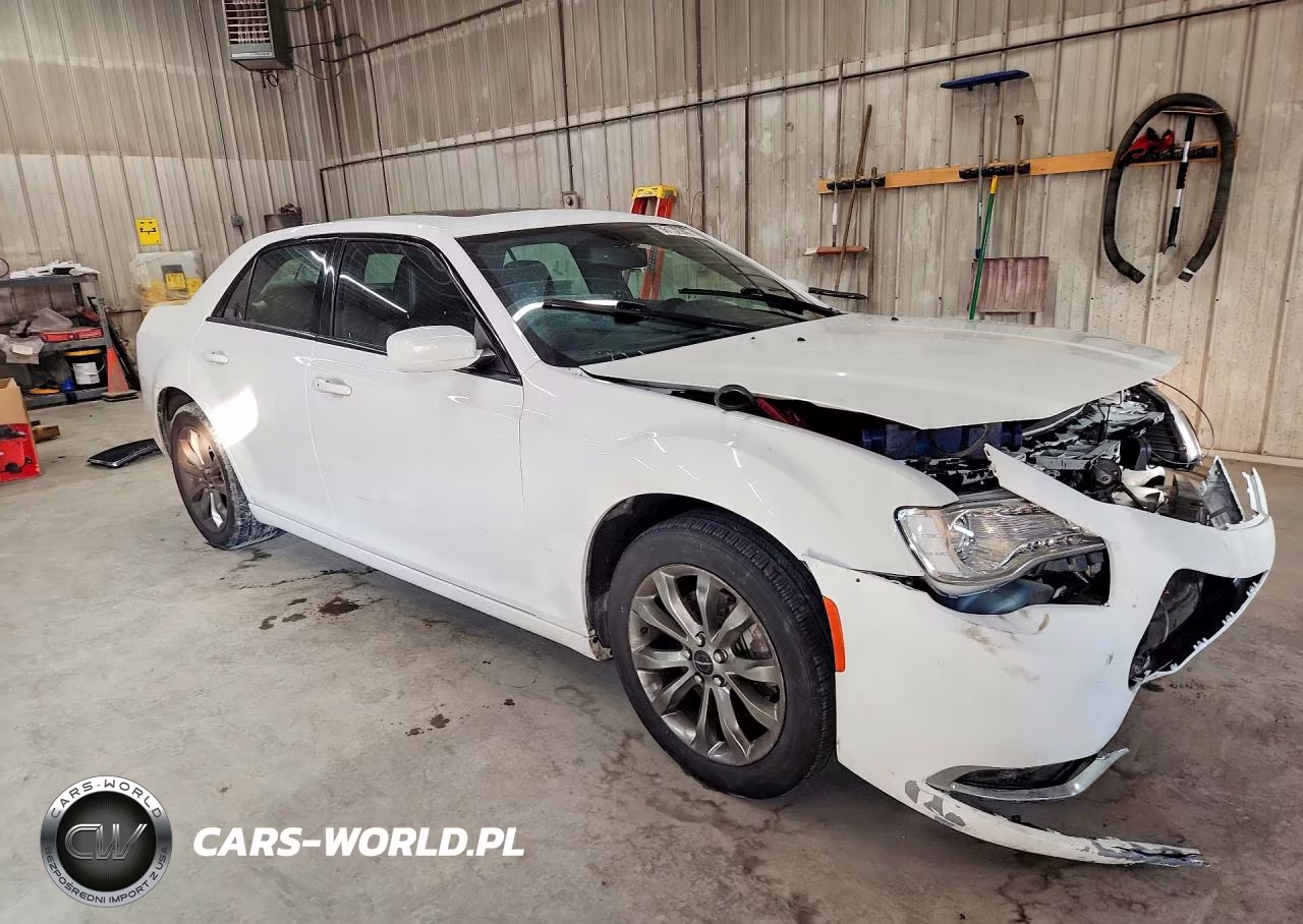 2014 Chrysler 300 300S VIN:2C3CCAGG5EH353032 - 4