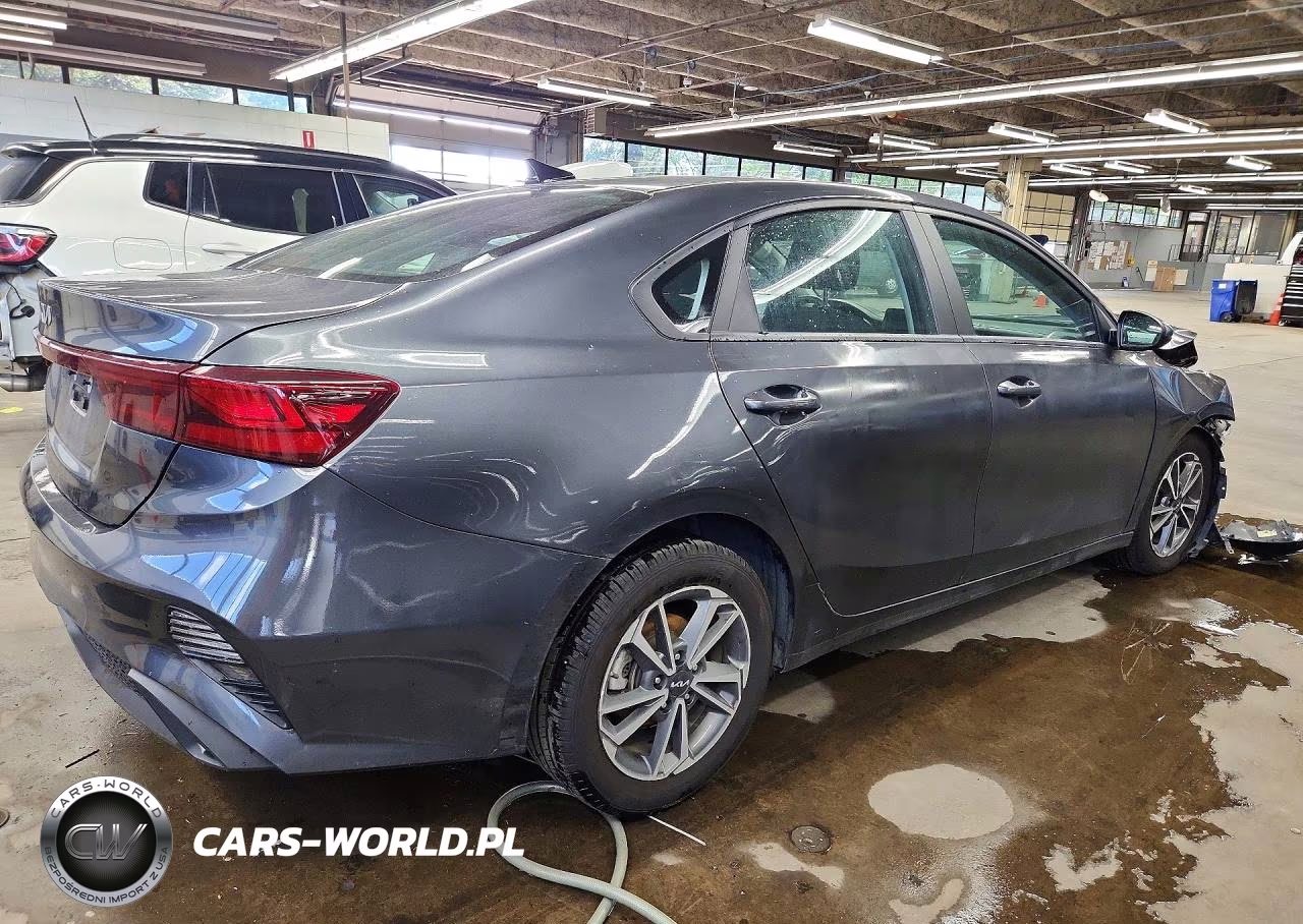 2023 Kia Forte Lxs VIN:3KPF24AD4PE621613 - 3