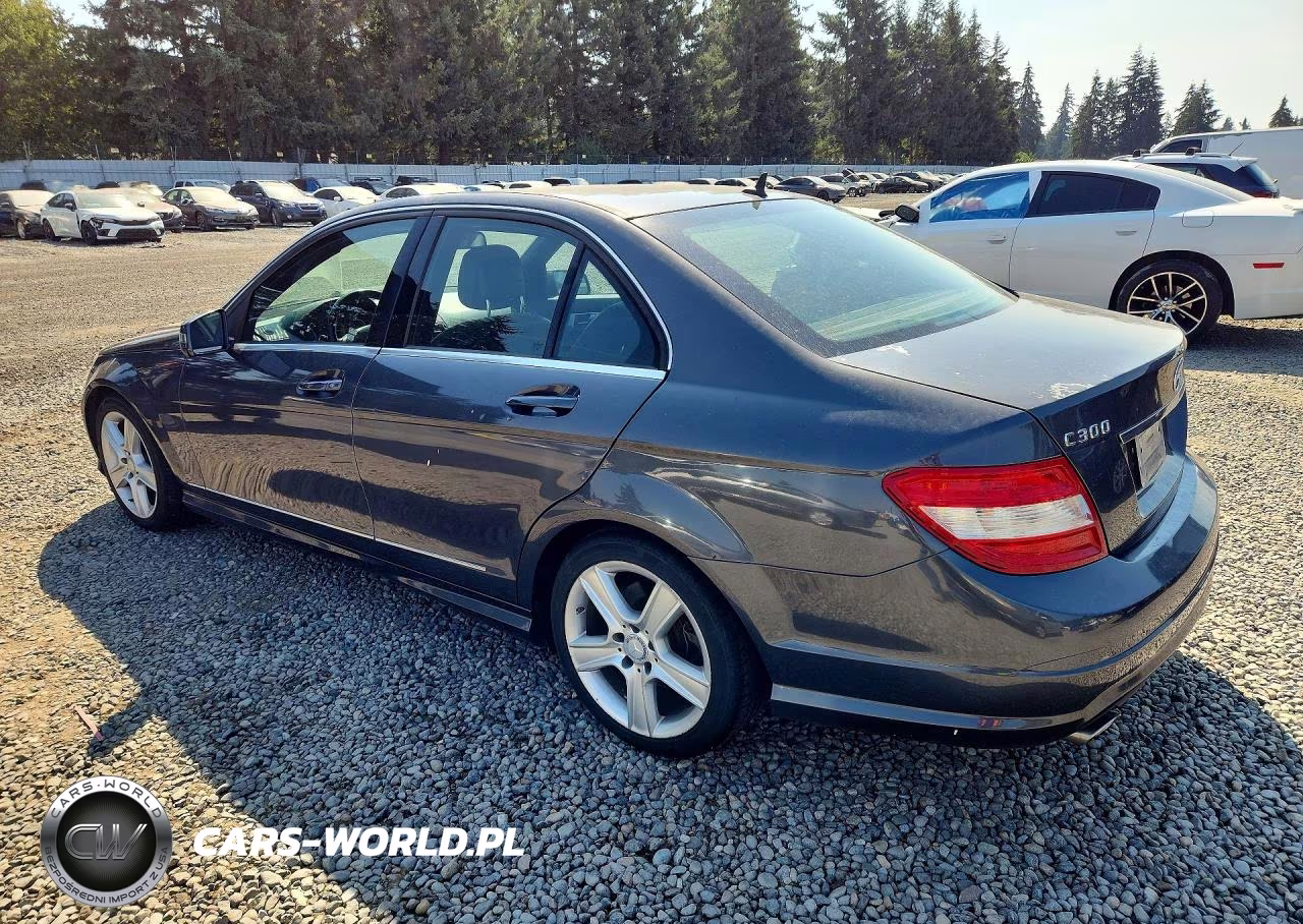 2010 Mercedes-Benz C 300 VIN:WDDGF5EB0AR104608 - 2