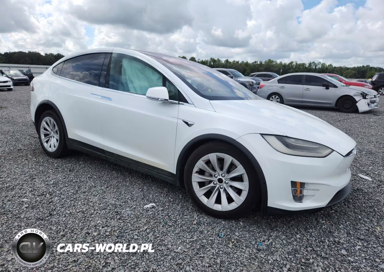 2020 Tesla Model X VIN:5YJXCAE21LF238709 - 4