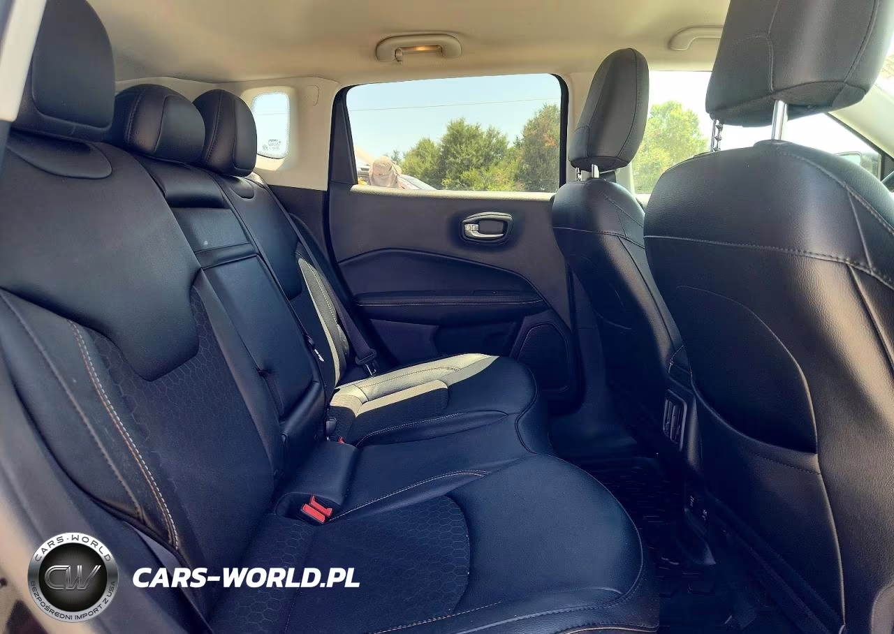2019 Jeep Compass Latitude VIN:3C4NJDBB0KT754790 - 11
