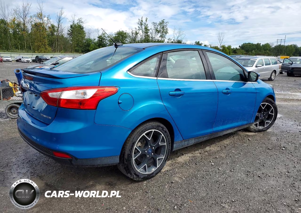 2012 Ford Focus Titanium VIN:1FAHP3J2XCL390615 - 3