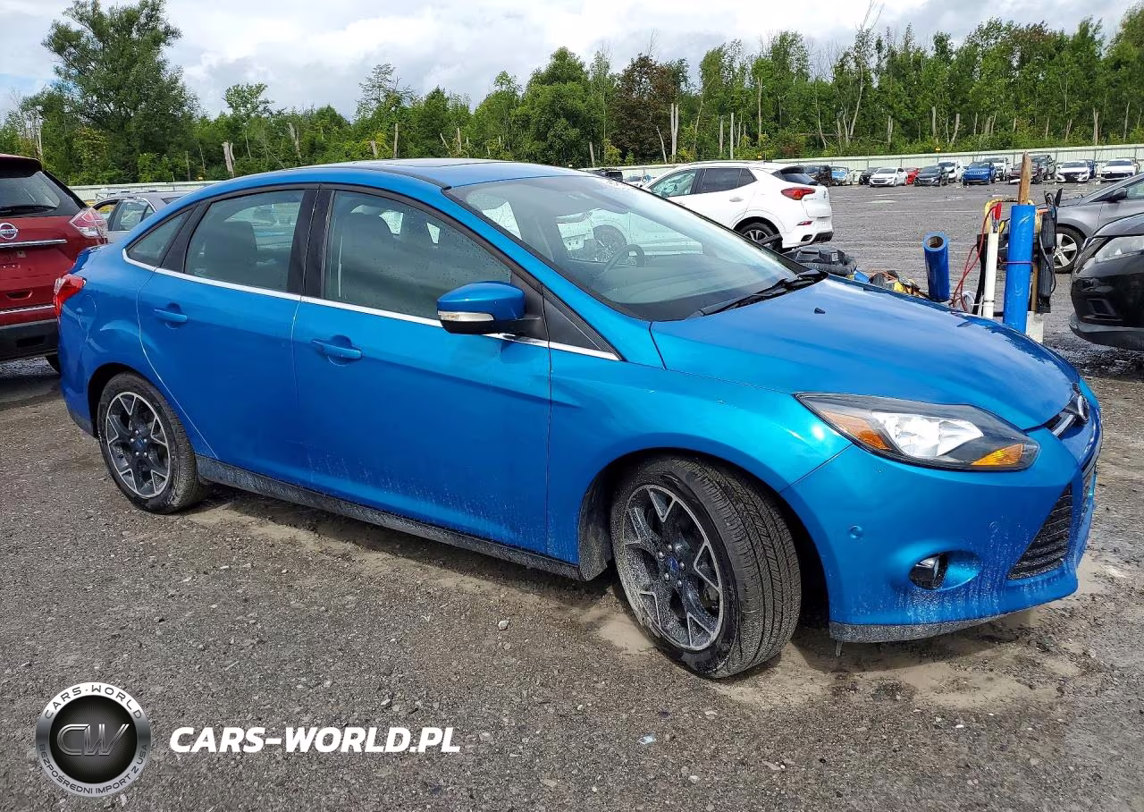 2012 Ford Focus Titanium VIN:1FAHP3J2XCL390615 - 4
