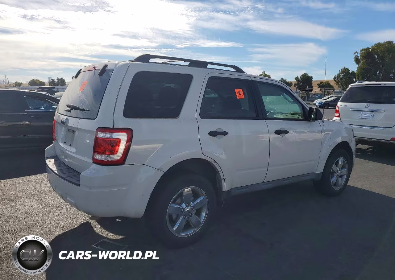 2011 Ford Escape Xlt VIN:1FMCU0D70BKC25921 - 3
