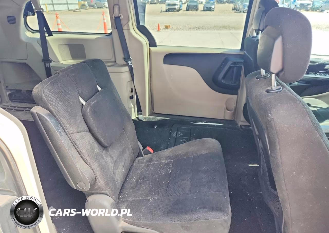 2011 Chrysler Town & Country Touring VIN:2A4RR5DGXBR779752 - 10
