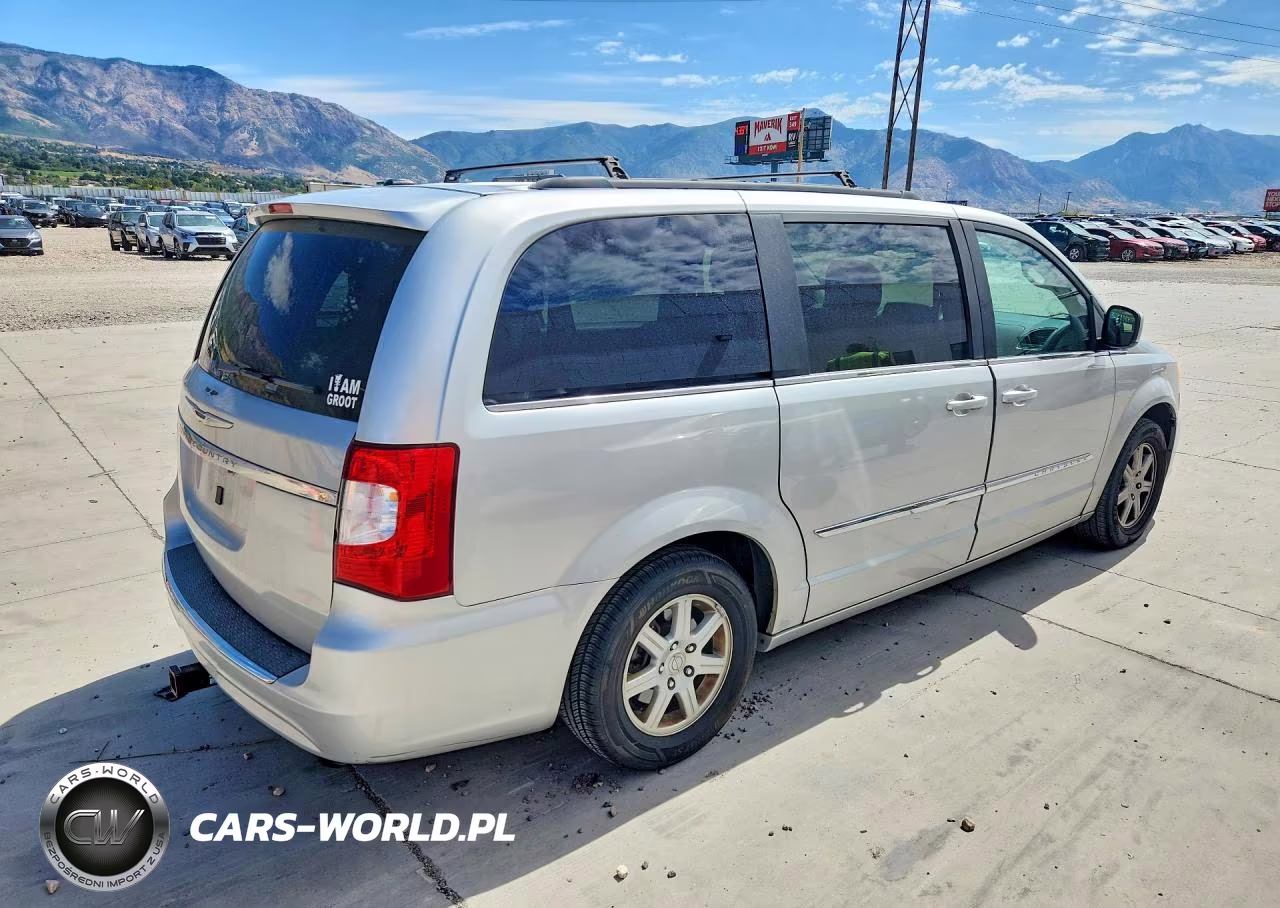 2011 Chrysler Town & Country Touring VIN:2A4RR5DGXBR779752 - 3
