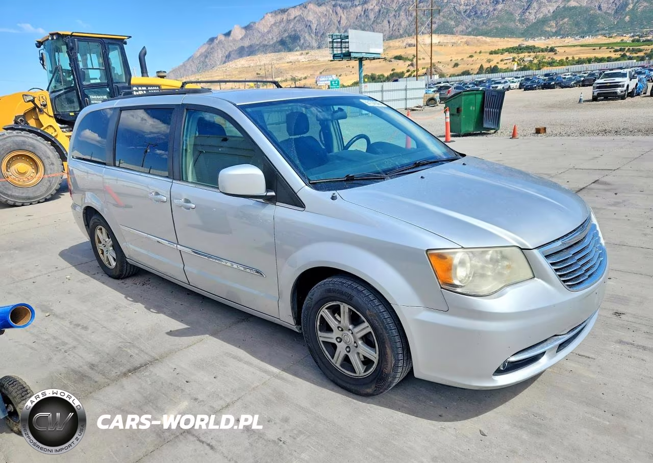 2011 Chrysler Town & Country Touring VIN:2A4RR5DGXBR779752 - 4