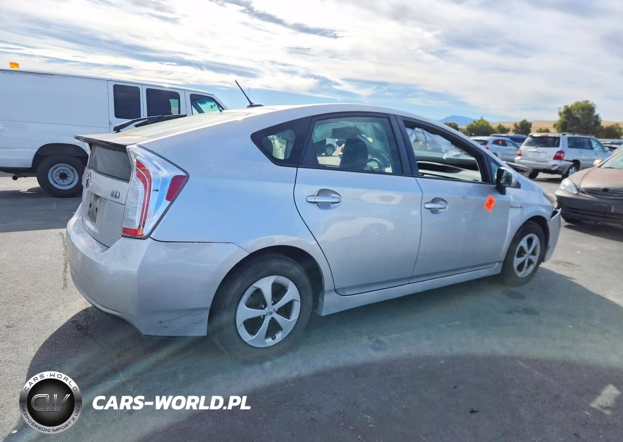 2013 Toyota Prius Four VIN:JTDKN3DU0D5661755 - 3