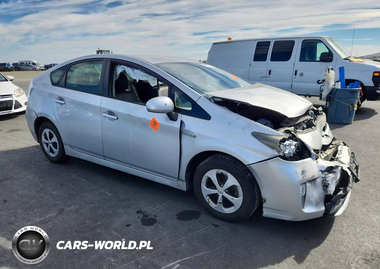 2013 Toyota Prius Four VIN:JTDKN3DU0D5661755 - 4
