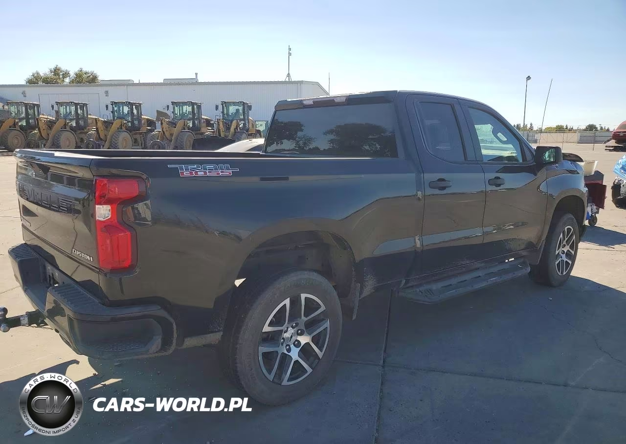 2019 Chevrolet Silverado K1500 Trail Boss Custom VIN:1GCRYCEF0KZ318746 - 3