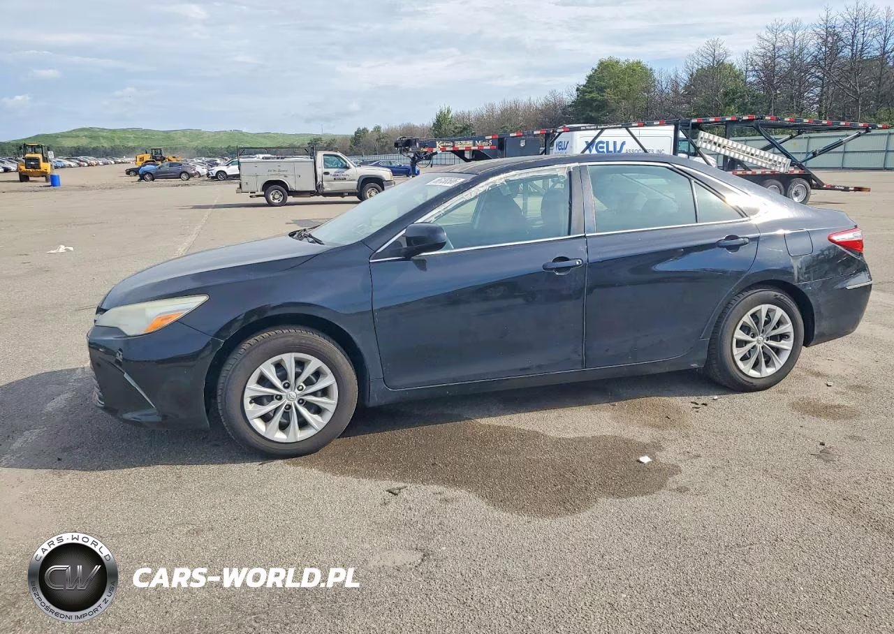 2015 Toyota Camry Le – zdjęcie 1 z 12