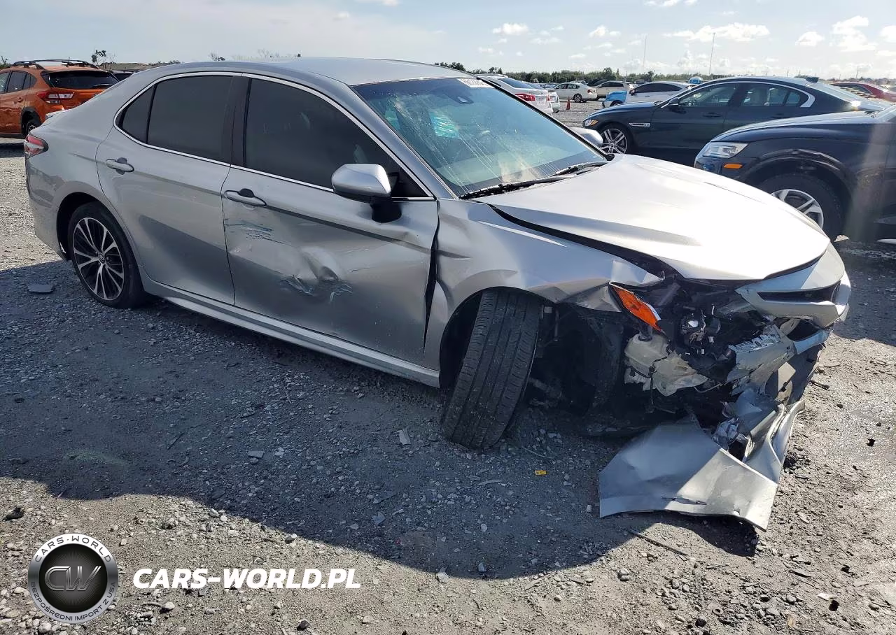 2018 Toyota Camry Se VIN:4T1B11HK7JU639449 - 4