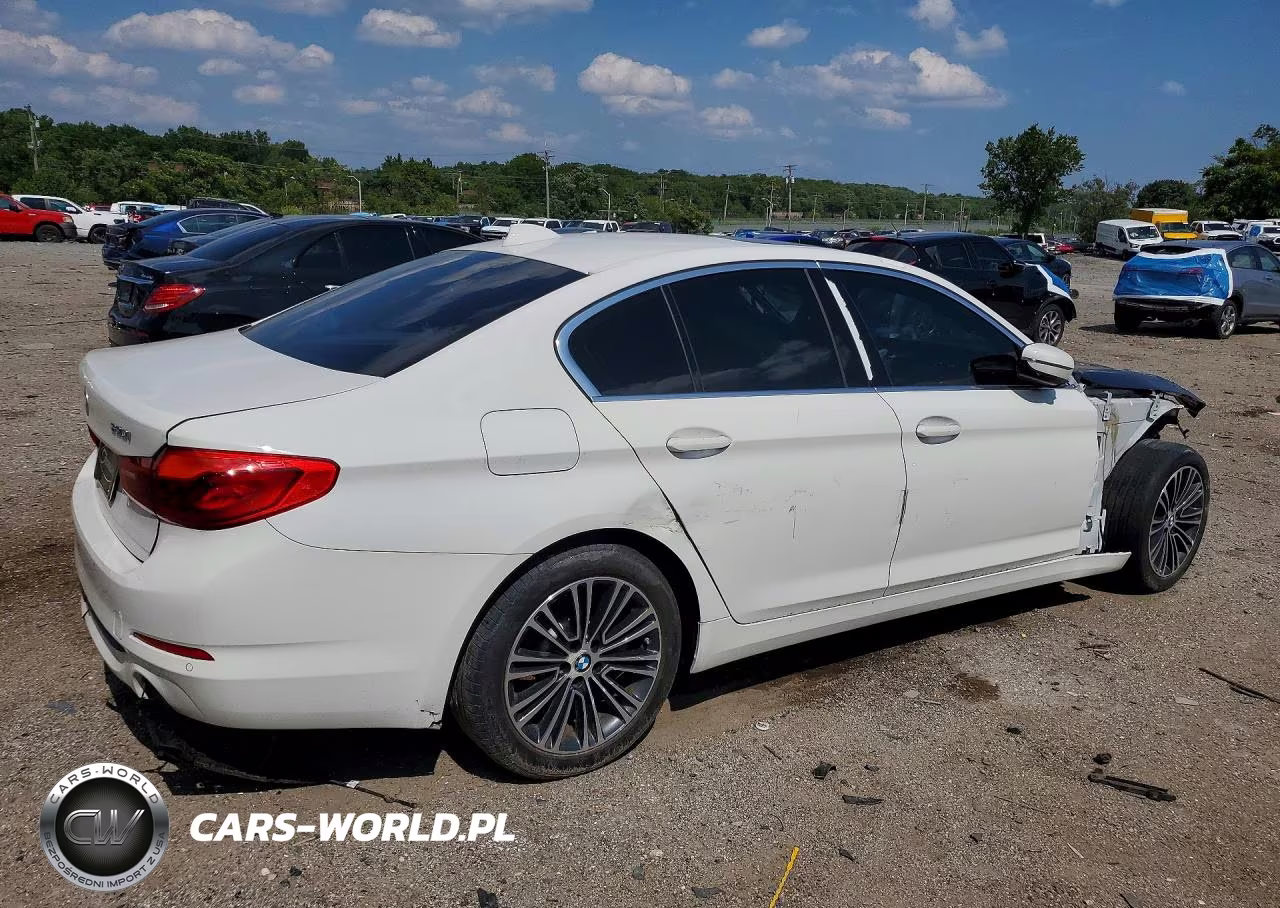 2019 BMW 530 Xi VIN:WBAJA7C55KWW32992 - 3