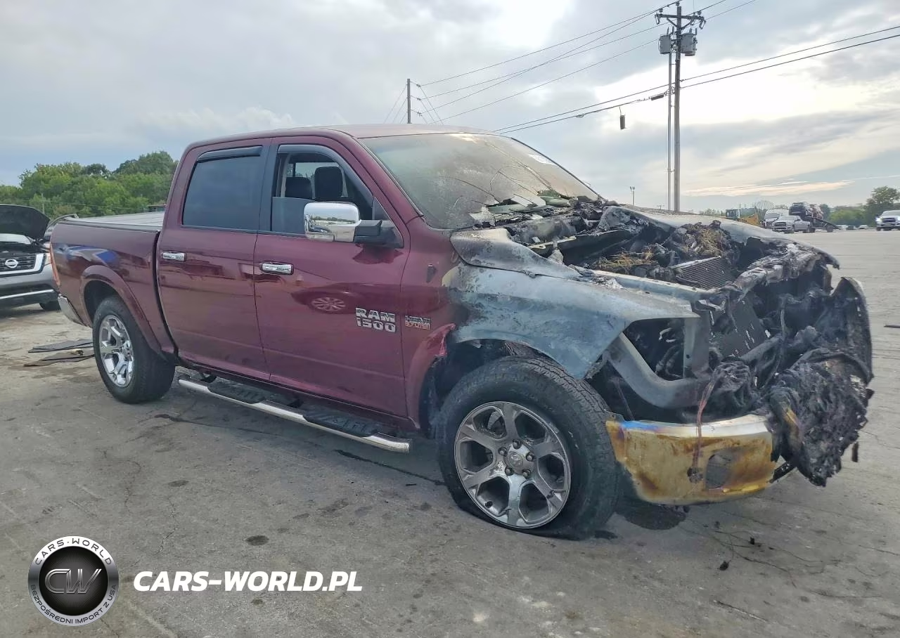 2017 Ram 1500 Laramie VIN:1C6RR7NT4HS602173 - 4