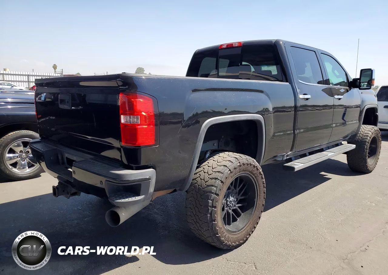 2019 GMC Sierra K2500 Denali VIN:1GT12SEY0KF131325 - 3