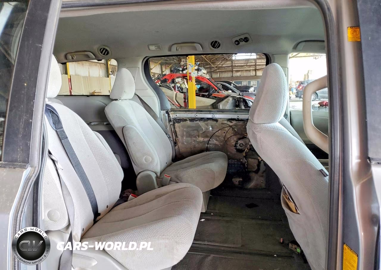 2011 Toyota Sienna Le VIN:5TDJK3DC2BS019394 - 11