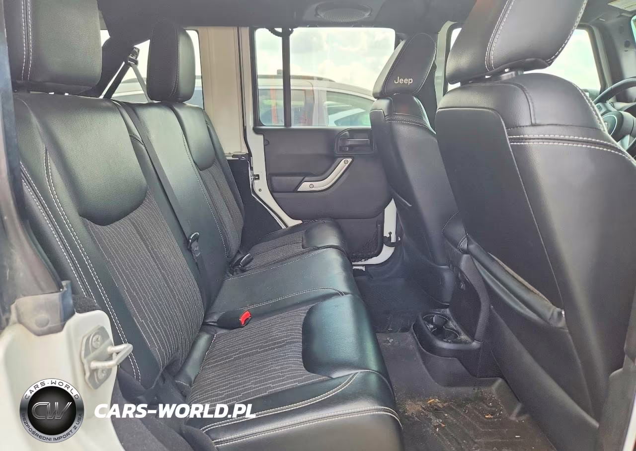 2014 Jeep Wrangler Unlimited Sport VIN:1C4BJWDGXEL196051 - 10