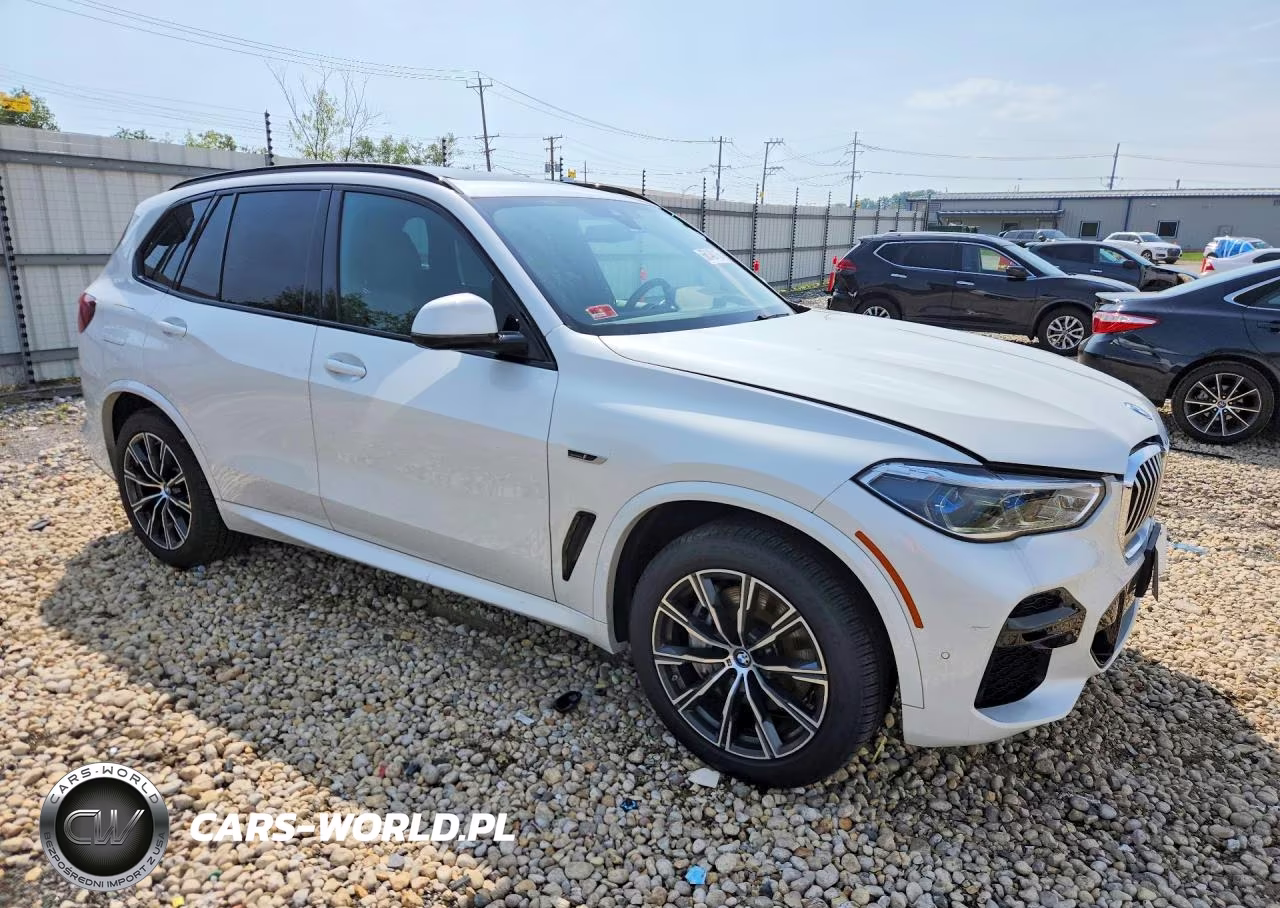 2022 BMW X5 xDrive45E VIN:5UXTA6C04N9K67944 - 4