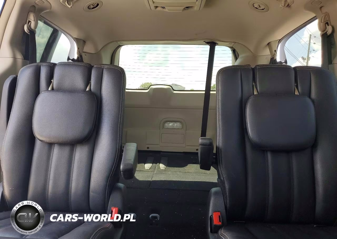 2013 Chrysler Town & Country Touring VIN:2C4RC1BG1DR675205 - 10