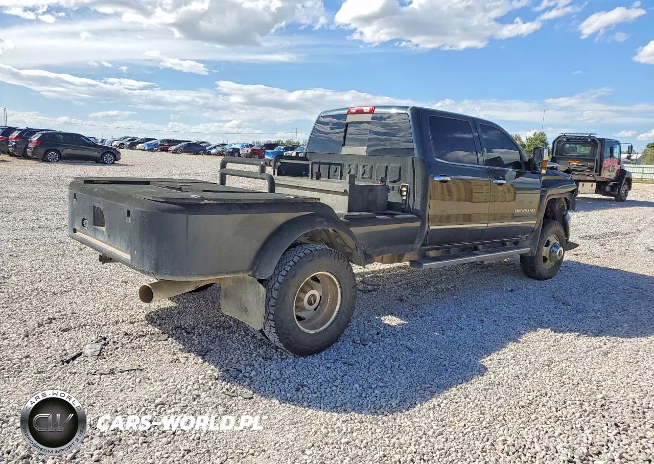 2018 GMC Sierra K3500 Denali VIN:1GT42YEY1JF285993 - 3