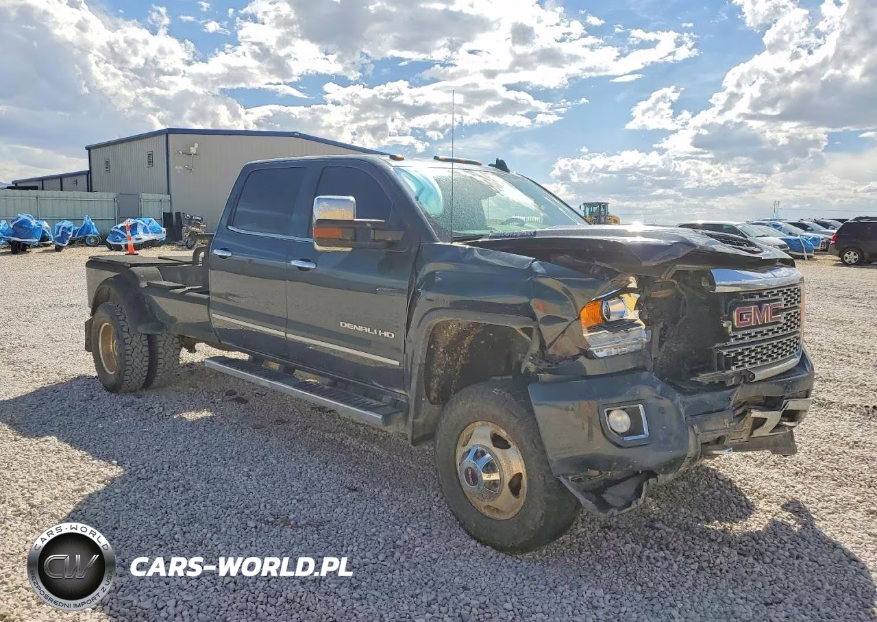 2018 GMC Sierra K3500 Denali VIN:1GT42YEY1JF285993 - 4