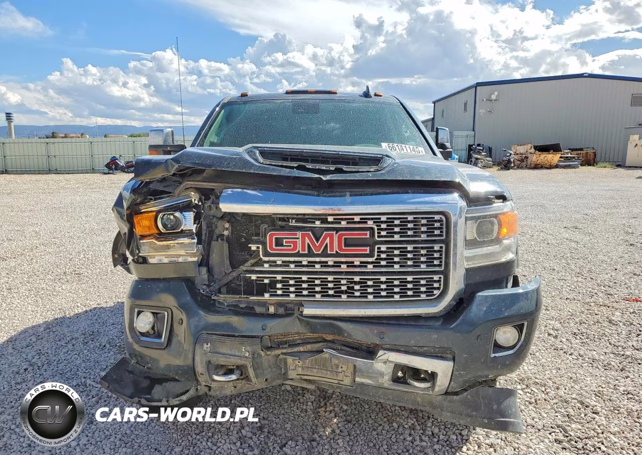 2018 GMC Sierra K3500 Denali VIN:1GT42YEY1JF285993 - 5