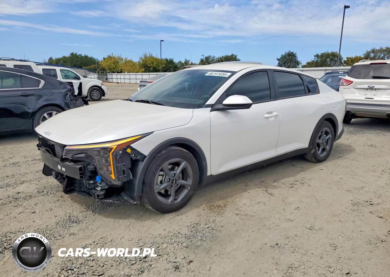 2025 Kia K4 Lxs VIN:3KPFT4DE9SE160998 - 1